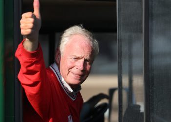 Senador respalda libro médico desacreditado que afirma que una sustancia química trata el autismo y el cáncer