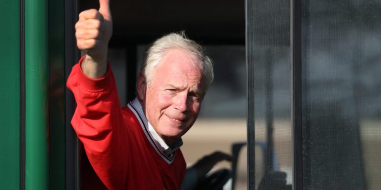 Senador respalda libro médico desacreditado que afirma que una sustancia química trata el autismo y el cáncer