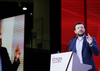 Eurodiputado griego expulsado por partido tras presuntamente golpear a un periodista en Estrasburgo – POLITICO