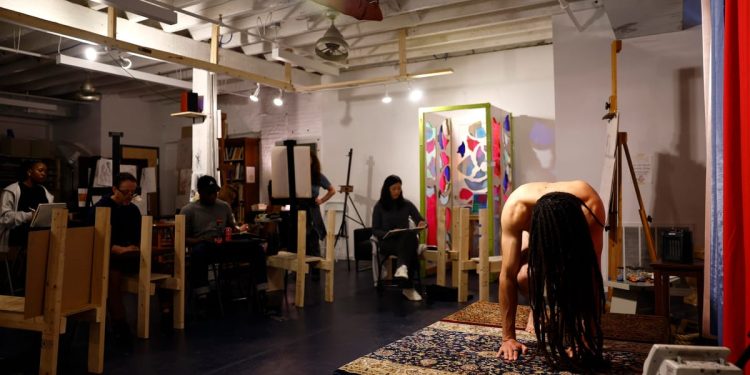 Los modelos artísticos luchan por un salario digno y reconocimiento