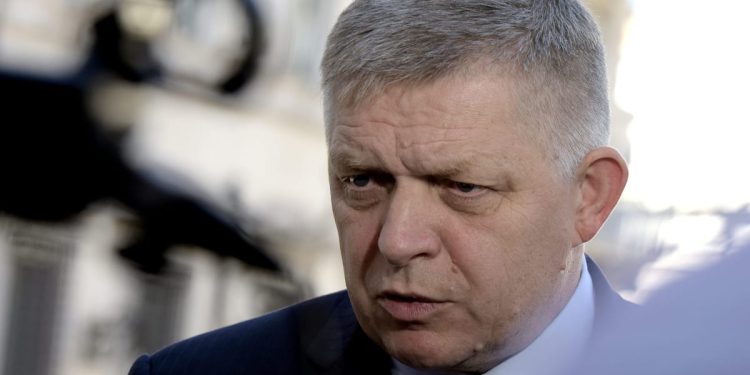 El tribunal eslovaco detiene el intento de Fico de eliminar las protecciones a los denunciantes – POLITICO