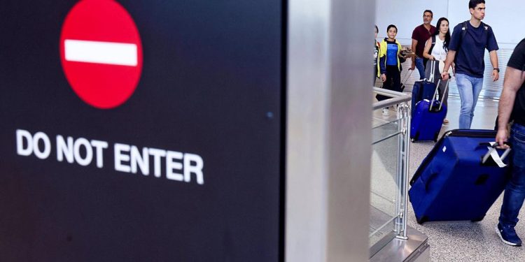 Lo que hay que saber sobre la prohibición de viajar ampliada de Trump