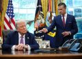 Trump defiende a Hegseth mientras el secretario enfrenta preguntas sobre el 'crimen de guerra' del ataque de un barco en Venezuela: en vivo