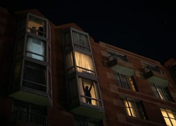 Dentro del movimiento de protesta que mantiene despiertos a los agentes de inmigración por la noche