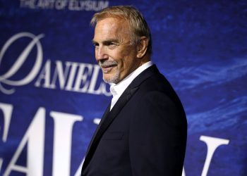Kevin Costner sorprende a los fans con una rara confesión sobre la fe tras narrar el especial de The First Christmas