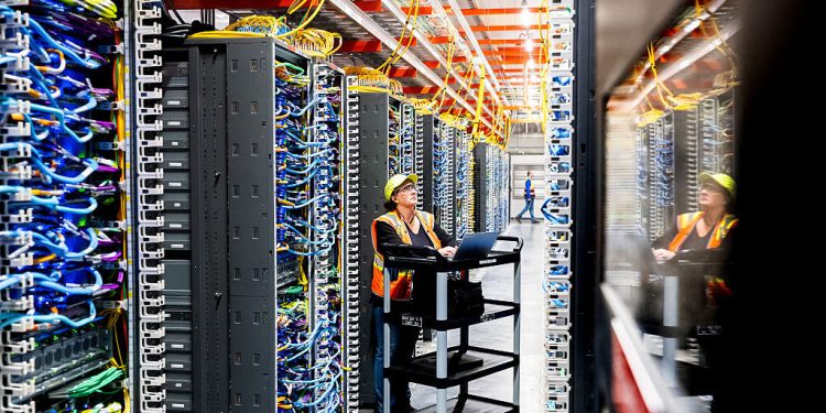 Los senadores cuentan las formas turbias en que los centros de datos pasan los costos de energía a los estadounidenses