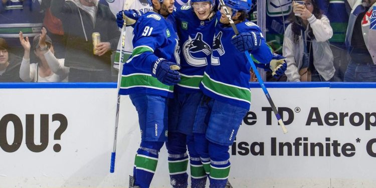 Los Canucks obtienen una victoria divertida, pero la verdadera historia es lo que sucede fuera del hielo