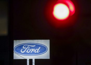 Ford finaliza la producción de la F-150 Lightning y comienza el negocio de almacenamiento de baterías