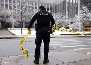 Continúa la búsqueda del tirador de la Universidad de Brown: lo que debe saber