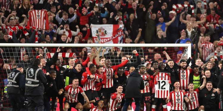 Sunderland y una foto de celebración del equipo que habían esperado dos años para tomarse
