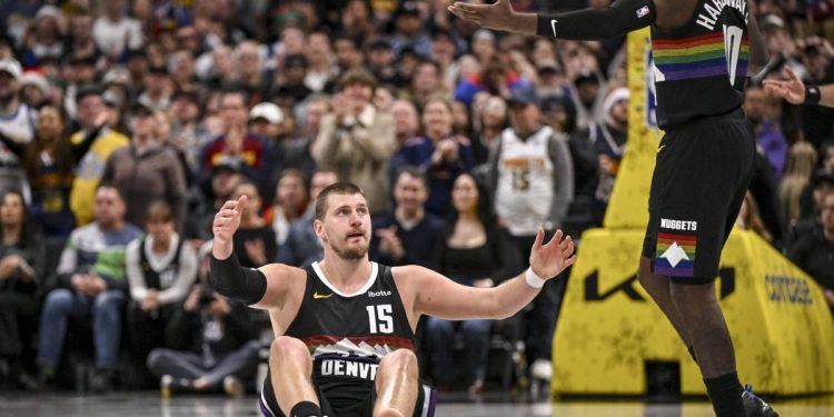 Nikola Jokić supera a Anthony Edwards con un triple doble histórico en la final de Navidad de la NBA