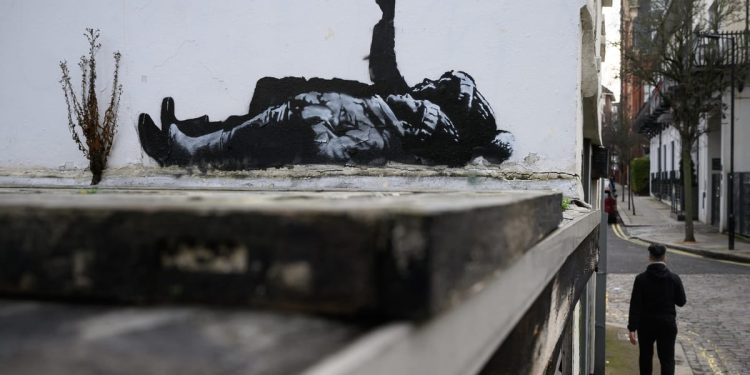 El último mural de Banksy es un desgarrador mensaje navideño