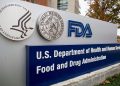 Más drama de la FDA: el principal regulador de medicamentos renuncia después de 3 semanas