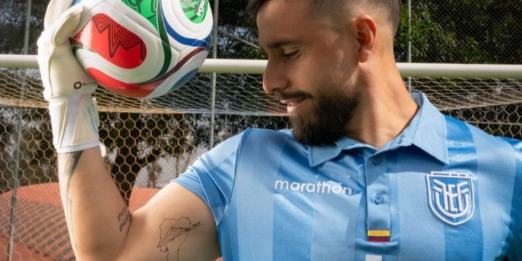 El arquero Hernán Galíndez se tatuó al Ecuador y dio un mensaje
