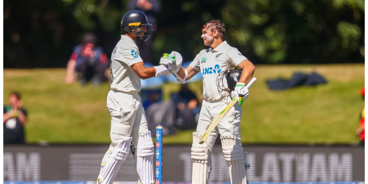 Ravindra y Latham llevan a Nueva Zelanda al control total