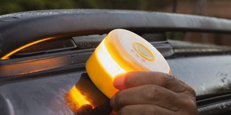 Tres balizas V16 por menos de 37 euros y homologadas por la DGT: son estas de Amazon