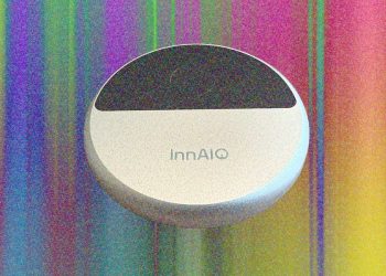 Revisión de InnAIO AI Translator T10: cargado de funciones pero necesita trabajo