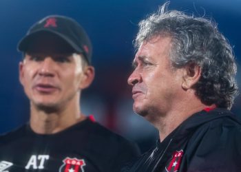 Óscar 'Macho' Ramírez festeja su primer título internacional en el tricampeonato de Alajuelense en Centroamérica