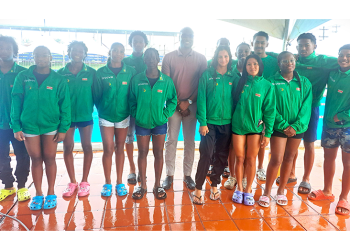 Surinam gana 21 oros para capturar el título de Natación