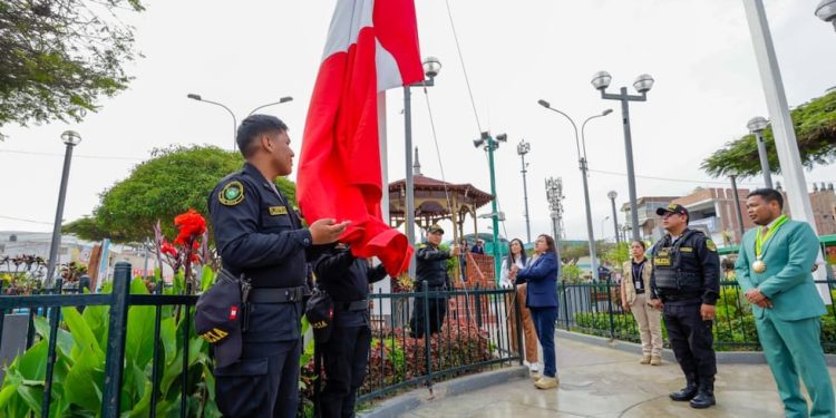 Realizan ceremonia de izamiento del Pabellón Nacional en Mala | PERÚ