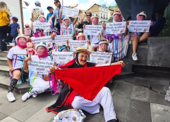 '¡Viva los inocentes!': máscaras, sátira y leyendas se tomaron el centro histórico de Quito | Ecuador | Noticias