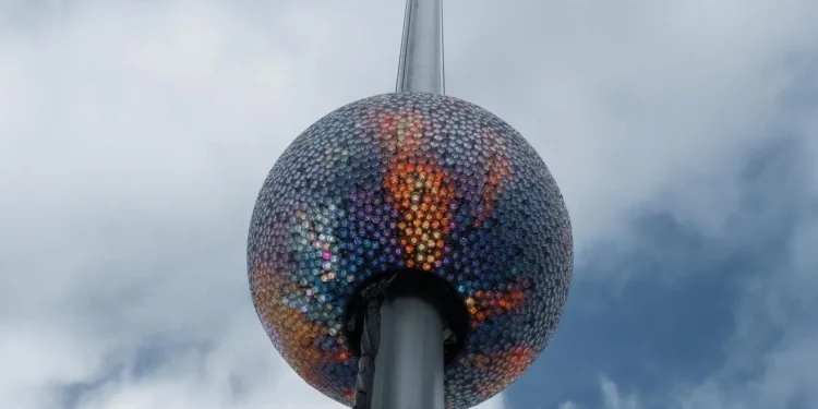 La bola de Times Square brillará doble en Año Nuevo 2026: descubre por qué