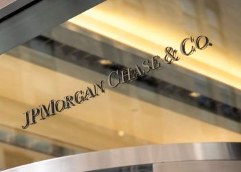 JPMorgan ficha a Todd Combs de Berkshire para reorganizar su cúpula directiva ante la jubilación de Warren Buffett | Warren Buffett | ECONOMÍA