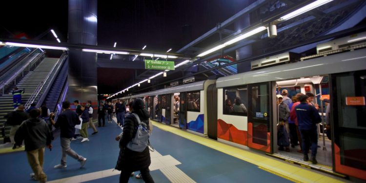 Metro de Quito amplía horarios para las fiestas de la capital