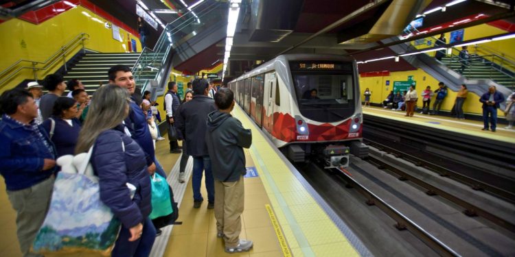 El Metro de Quito cumple dos años, ha cambiado la cultura del quiteño con pros y contras