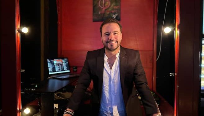 El emprendedor que creó un espacio para darle voz a artistas incógnitos en Bogotá