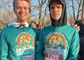 Conozca a los gemelos idénticos en lados opuestos de la división política: 'Él sigue siendo mi hermano'