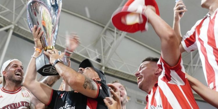 El tremendo año de Verón: golpe durísimo, roces con AFA y campeón en la popular :: Olé