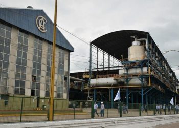 Ya fuera de Ledesma, Santiago Blaquier cierra la compra de la mayor azucarera de Tucumán