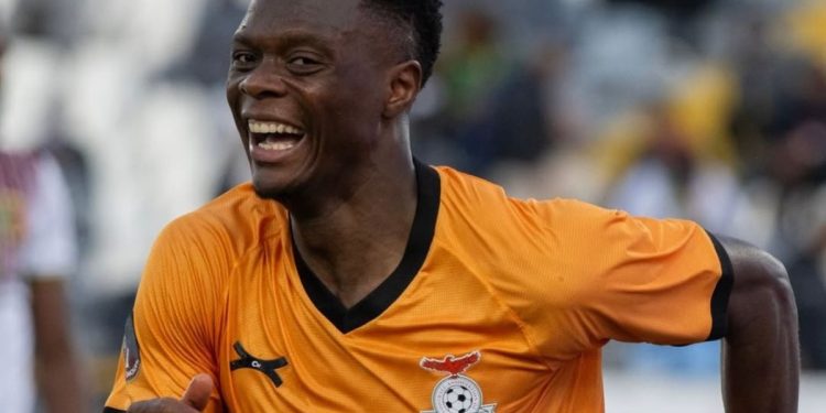 (Vídeo) ¡Casi se desnuca! La peligrosa celebración de Patson Daka en la Copa Africana de Naciones