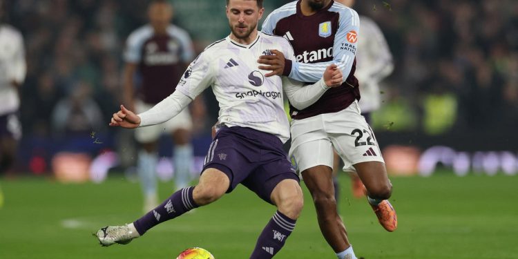 Aston Villa v Manchester United en vivo: puntaje de la Premier League y actualizaciones mientras los anfitriones dominan las primeras etapas con McGinn negado por Lammens