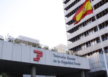 La Seguridad Social lo confirma: si llevas más de 18 meses de baja, dejarás de cotizar aunque sigas pendiente de resolución