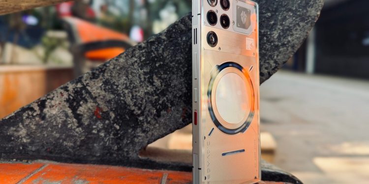 Probé el primer teléfono refrigerado por líquido del mundo y mi iPhone se sintió soso