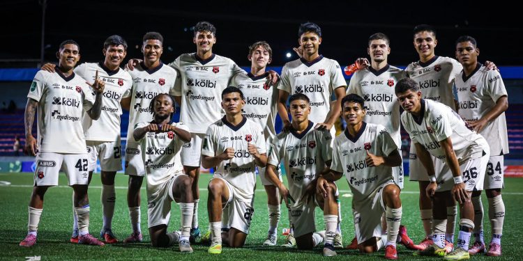 Óscar Ramírez sobre los jóvenes de Alajuelense: 'Verlos deja una guía para futuras decisiones'