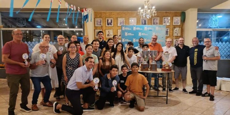 Vela: Premiación a los campeones – Polideportivo