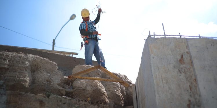 Fijación excede criterios técnicos y sube más de lo aconsejado, afirma analista