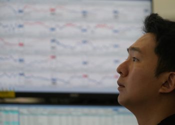 Las acciones asiáticas siguen a la baja a Wall Street mientras las preocupaciones sobre la inteligencia artificial arrastran a las acciones tecnológicas a la baja