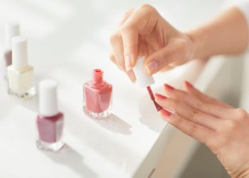 Para qué poner vinagre en la preparación del esmalte de uñas