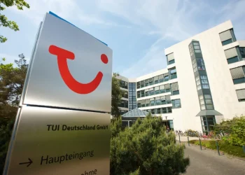 TUI Group apunta a casi $300 millones en recortes de costos