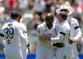 Ashes 2025 en vivo: Inglaterra ataca con dos terrenos en el primer over después del almuerzo