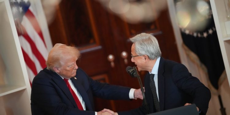El acuerdo de chips Nvidia de Trump amenaza la seguridad nacional de EE. UU. y cede la ventaja de la IA