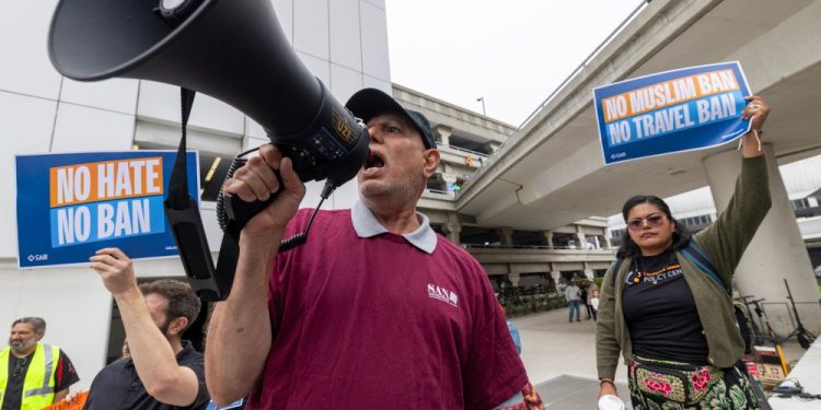 Las medidas enérgicas contra la inmigración de la administración Trump se dirigen a 19 países de «alto riesgo»