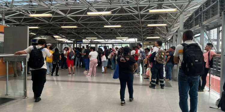 Persona en los rieles obliga a suspender parcialmente el servicio de la Línea 2 del Metro
