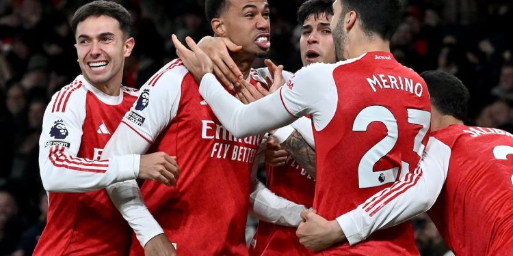 Demostración de poder del Arsenal en la Premier League