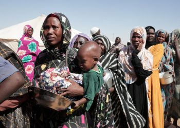 El primer ministro de Sudán lleva su plan de paz a la ONU, pero Estados Unidos insta a una tregua humanitaria ahora