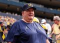 Los jugadores de Michigan se sienten «traicionados», dice el entrenador en jefe interino Biff Poggi